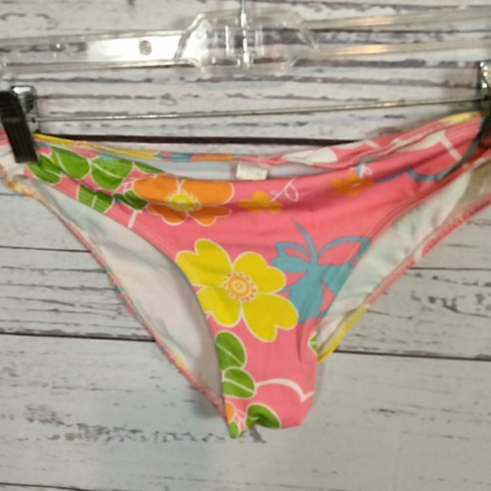 New Without tags. "No Brand" woman's bikini bottoms